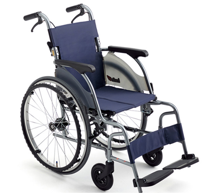 自走用車椅子ＣＲＴ－１Ｌｏ 背折れ式・介助ブレーキ付・エアータイヤ 